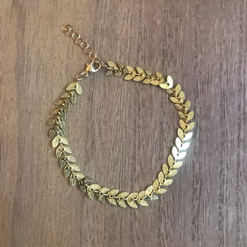 Gold leaf chain bracelet